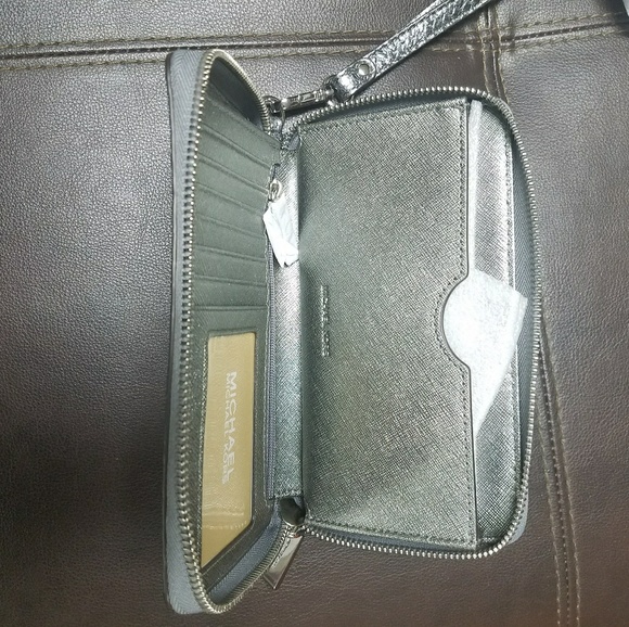 NWOT MK SNAKE EMBOSSED WRISTLET (SILVER) - Picture 3 of 3
